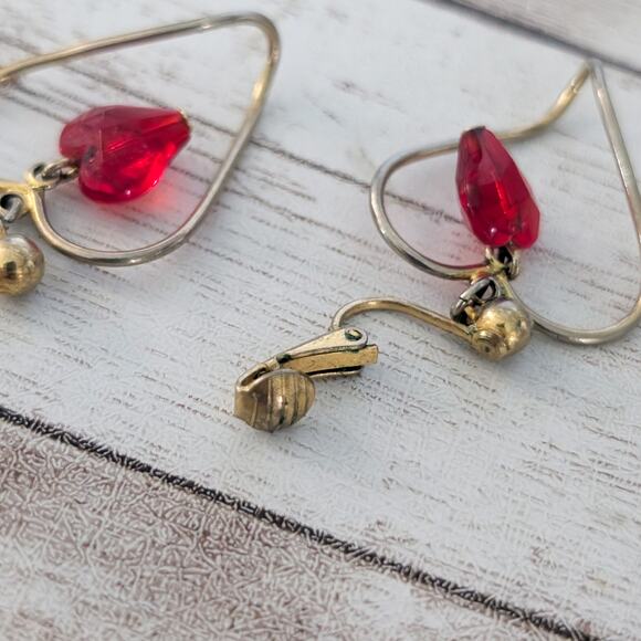 Vintage Avon Clip On Earrings Large Dangle Gold Tone & Red - Tarnished - Picture 4 of 7